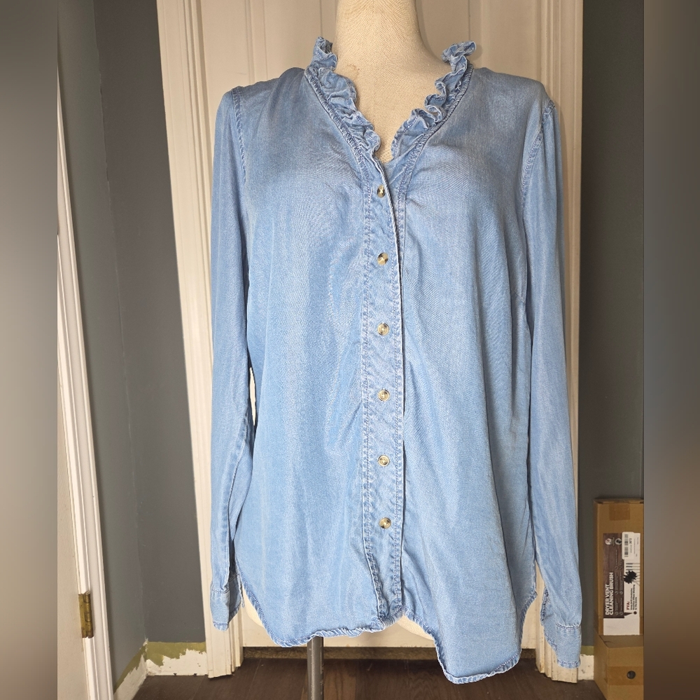 IZOD women's Light Weight Jean Top Size Large Ruffle Neck Line